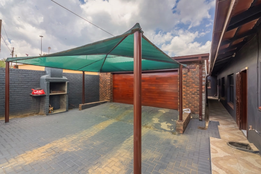 3 Bedroom Property for Sale in Maokeng Free State